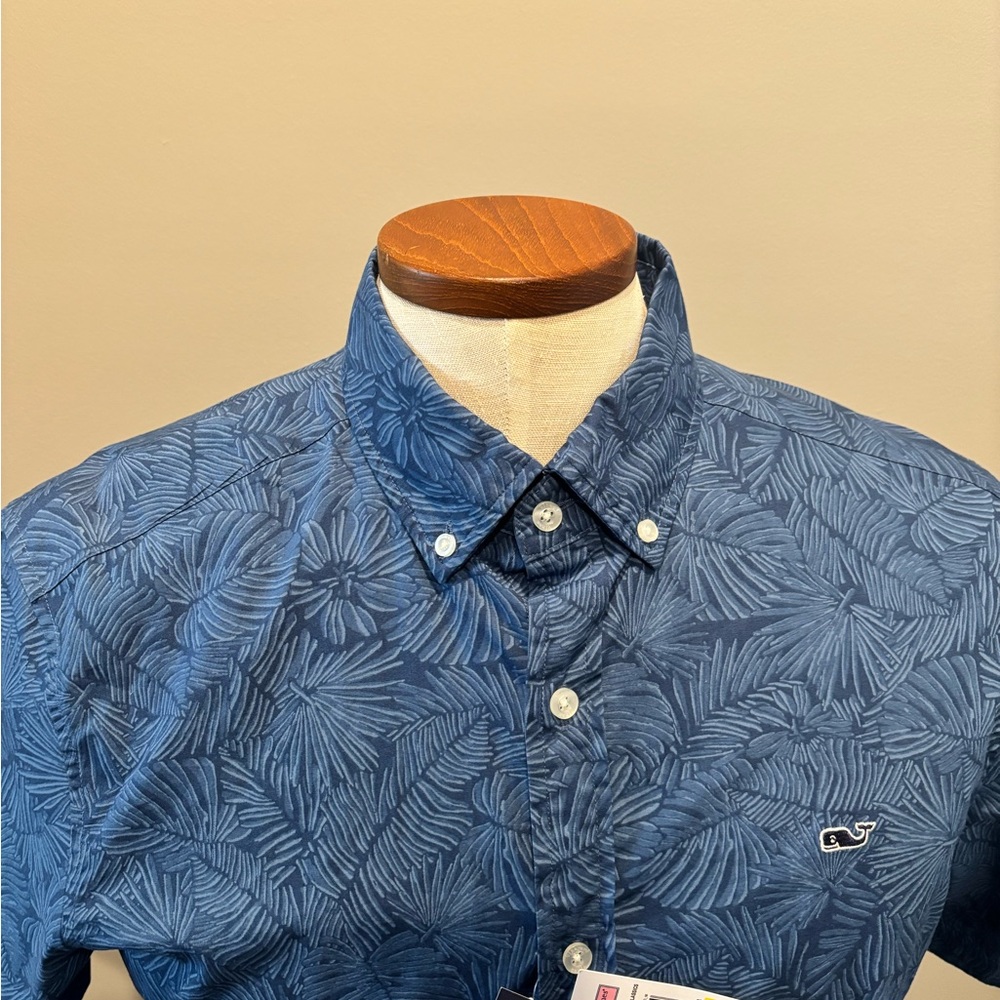 Men’s Vineyard Vines button down shirt - Picture 4 of 5